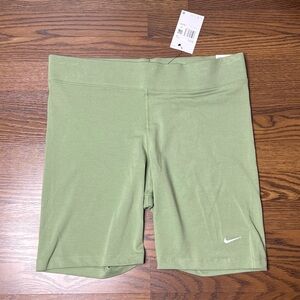 NIKE Tight Fit Mid-Rise Biker Short size 1X